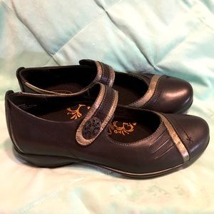 Aetrex Mary Jane’s size 6M